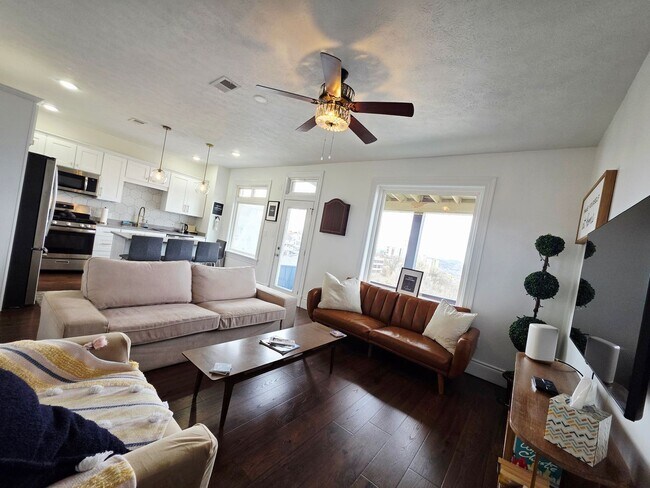 Building Photo - 9 Bailey Ave