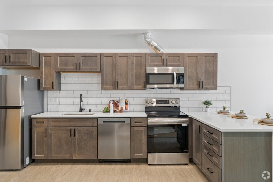 2BR, 2BA - 880SF - Kitchen - The Mason Apartments