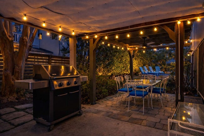 Building Photo - 7 Periwinkle Ln