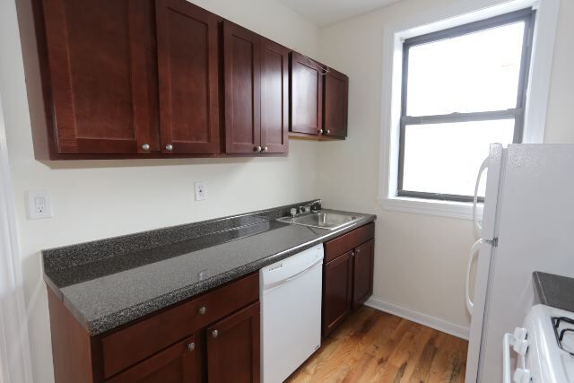 Building Photo - 836 W Waveland