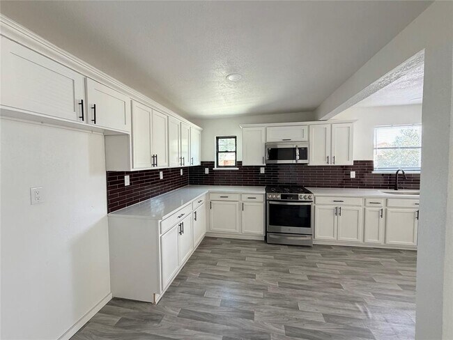Building Photo - 1504 Parkview Ln