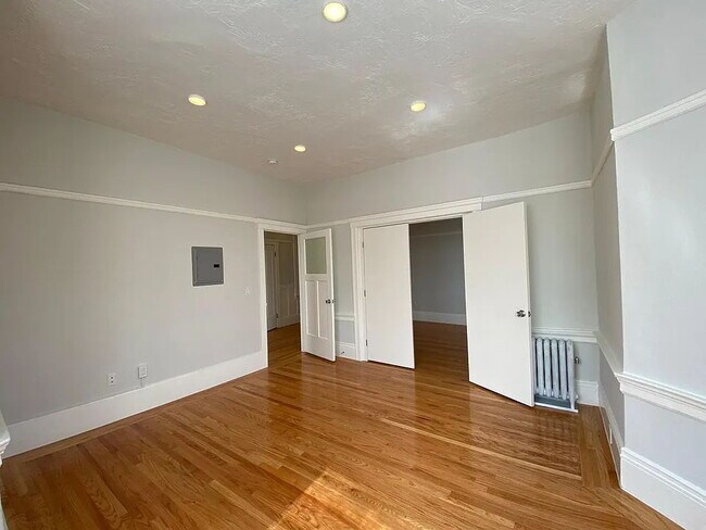 Building Photo - "Charming 1-Bedroom Oasis in the Heart of San Francisco!"