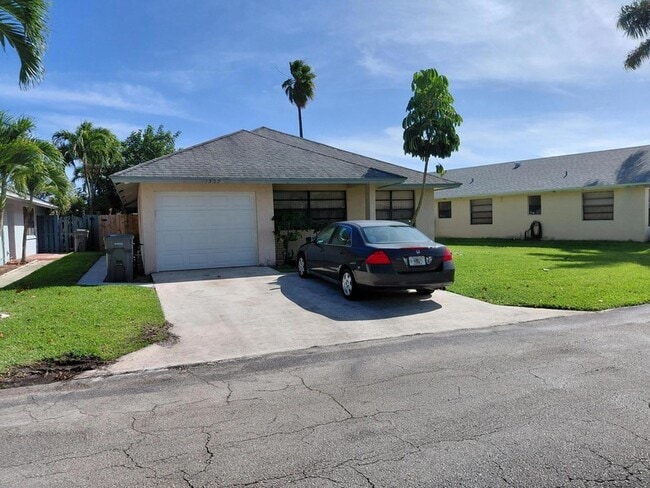 Building Photo - 1322 Pines Ln