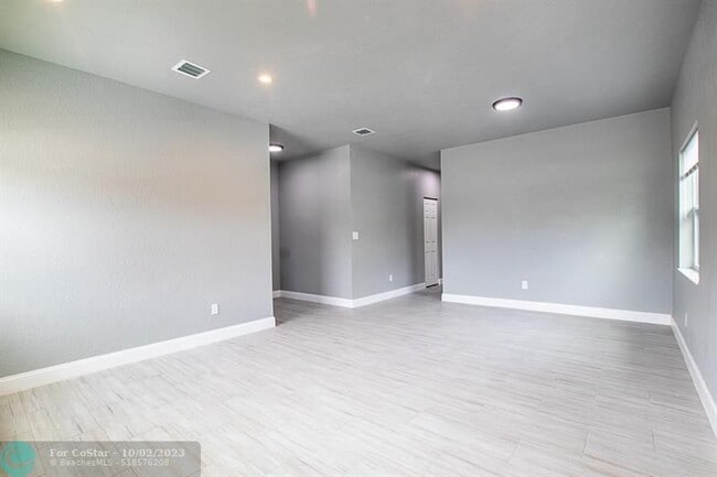 Building Photo - 2019 NW 64th Ave