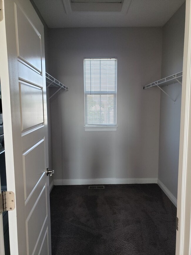 Building Photo - 1 Bed 1.5 Bath Townhome in King-Lincoln Br...