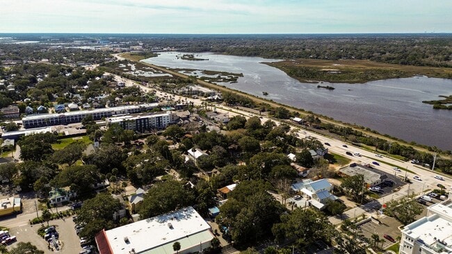 Building Photo - 14 Sanchez Ave