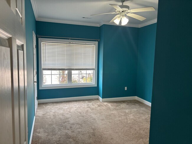 Building Photo - 2073 Silvercrest Dr