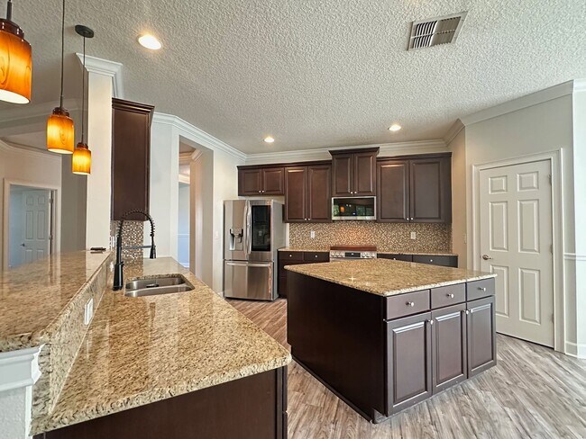 Building Photo - 95013 Poplar Way