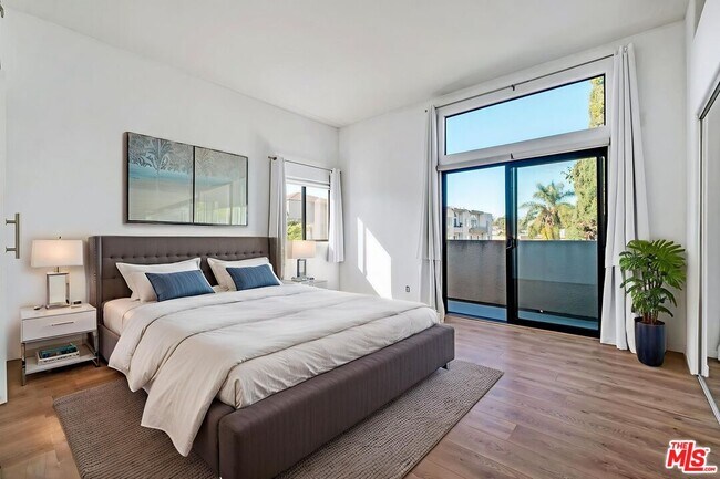 Building Photo - 9917 Tabor St