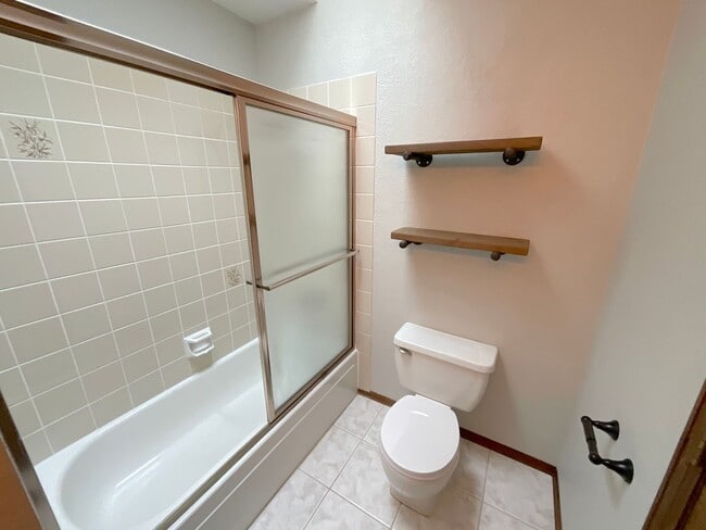 Building Photo - 3 Bedroom Home Available Near Research Pkw...