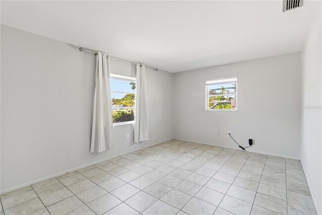 Building Photo - 308 Lantana Ave