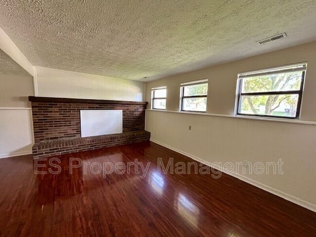 Building Photo - 1180 Standish Dr