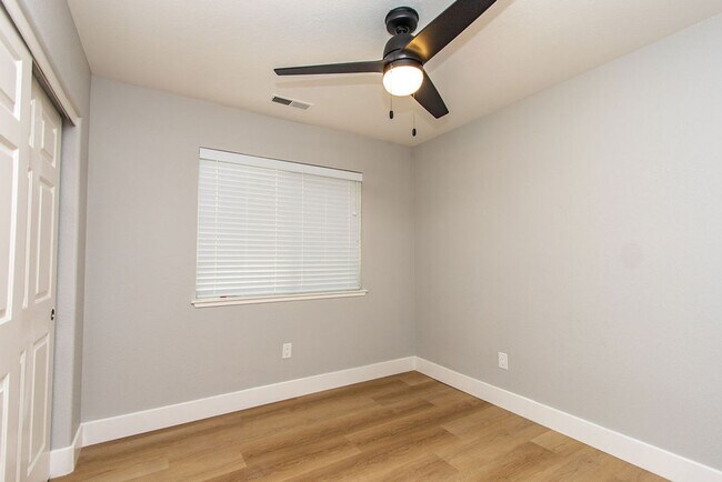 Building Photo - Charming 3-bedroom 2 bathroom Home