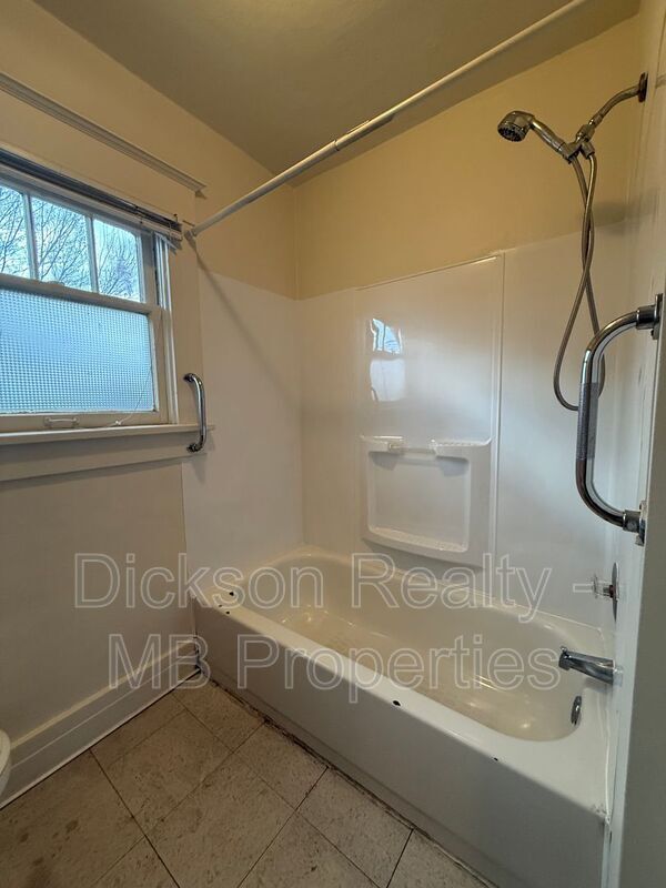 Building Photo - 54 S Wells Ave