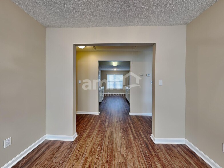 Building Photo - 276 Tanglewood Dr