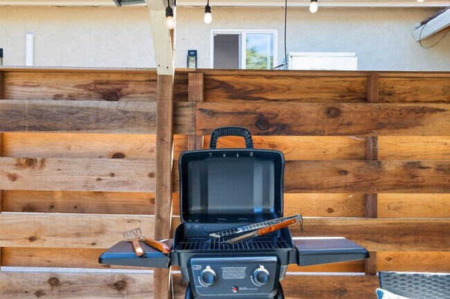 Building Photo - 919 Redbird Dr