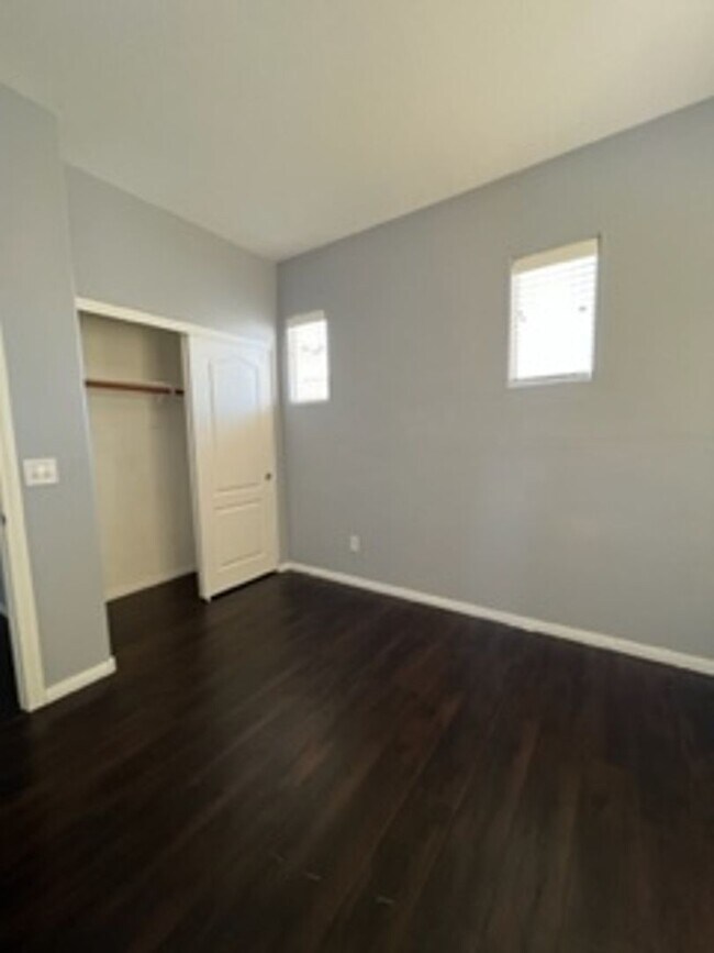 Building Photo - SOUTHERN HIGHLANDS BEAUTY!