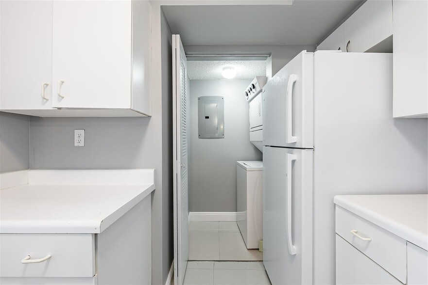 Building Photo - 291 W 79th Pl