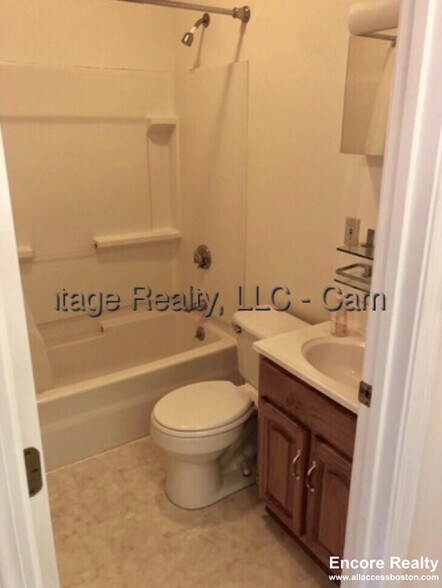 Building Photo - 202 Hurley St