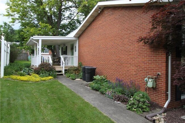 Building Photo - 3753 Evergreen Dr