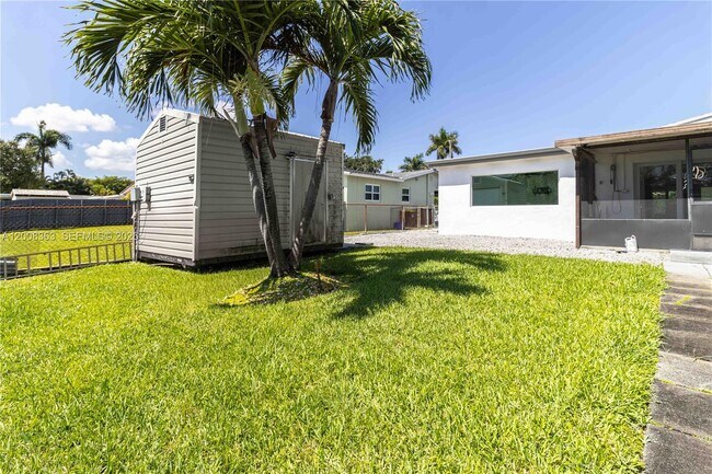 Building Photo - 4530 SW 34th Dr