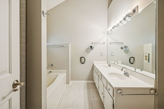 Building Photo - Discover exceptional convenience and comfort