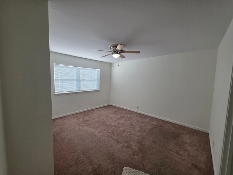 Building Photo - 1016 Todd Preis Dr