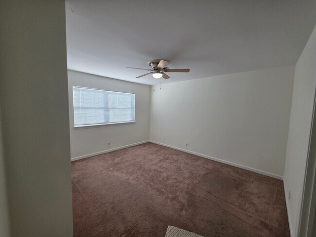 Building Photo - 1016 Todd Preis Dr