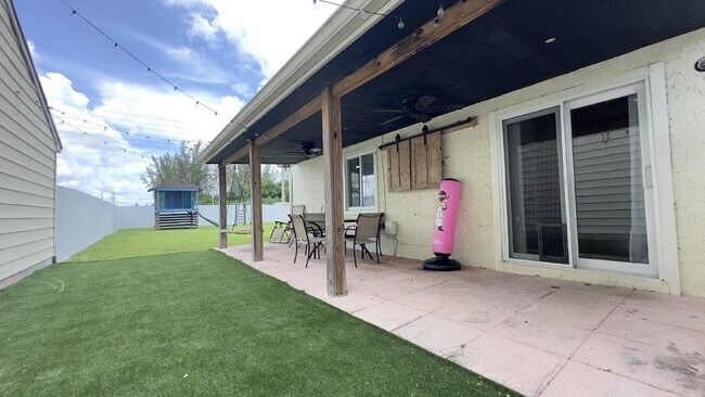 Building Photo - $2,995.00 - 3 Beds / 2 Baths, no deposit option available!