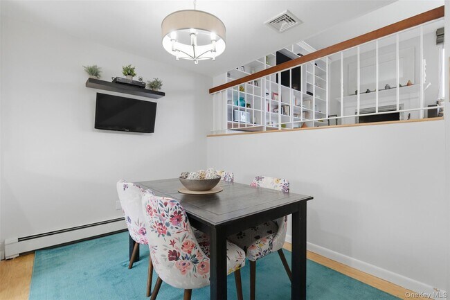 Building Photo - 10 Bayberry Ln