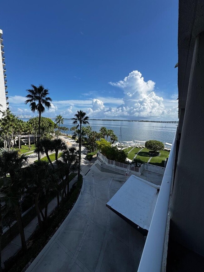 Building Photo - 200 SE 15th Rd