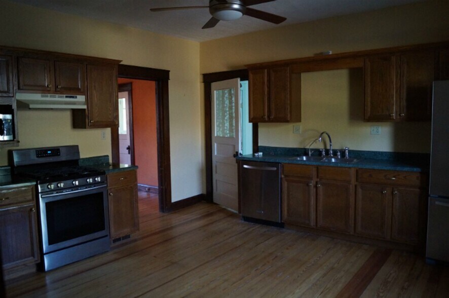 Building Photo - Eleventh St