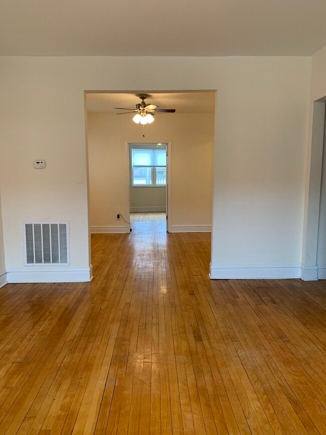 Building Photo - 5419 N Ravenswood Ave