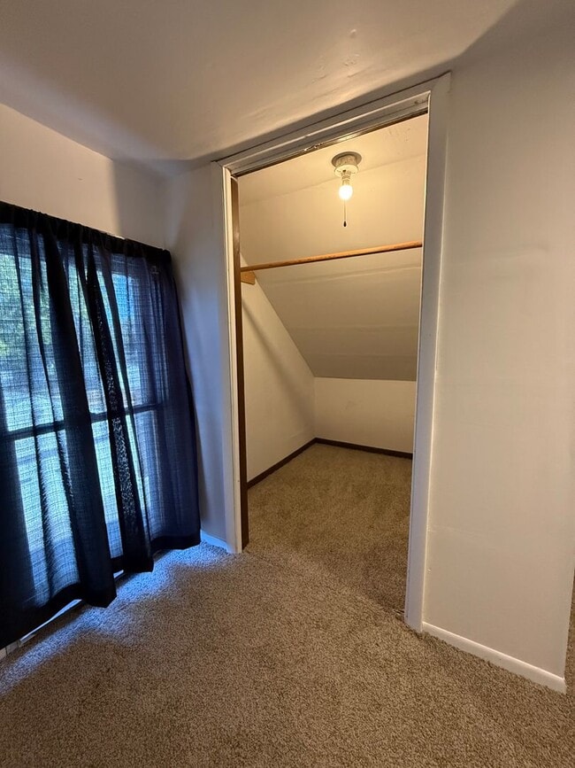 Building Photo - 2 bedroom 2 bathroom