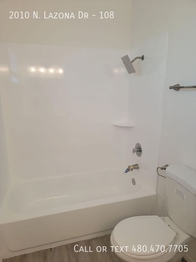 Building Photo - Renovated 2 bedroom with washer/dryer $1,2...