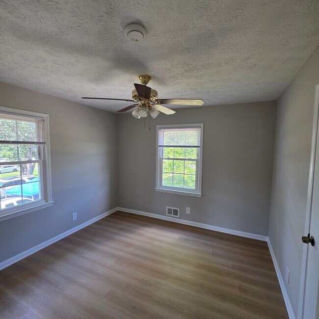 Building Photo - 552 Plantation Blvd