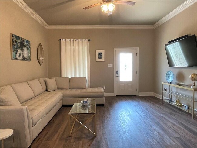 Building Photo - 70404 Chambly Ct