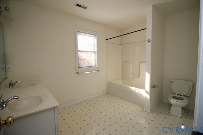 Building Photo - 11528 Pinedale Dr