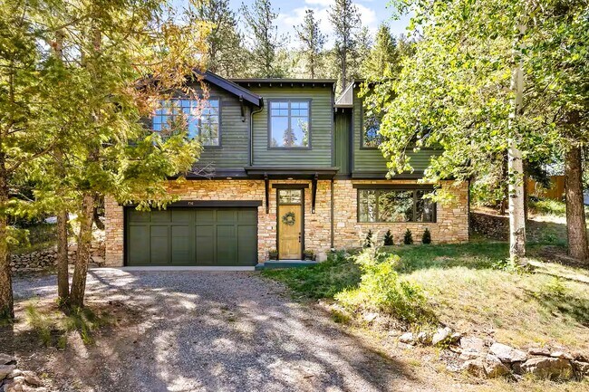 Building Photo - 738 Skyline Dr