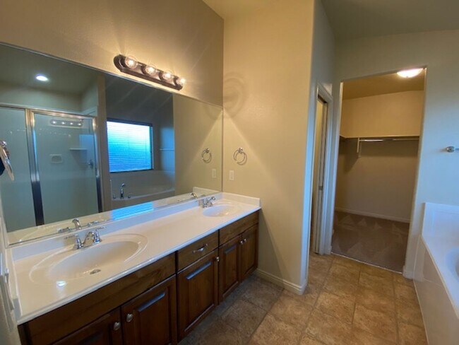 Building Photo - BEAUTIFUL HOME IN WASHINGTON FIELDS FOR RENT!