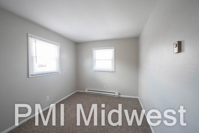 Building Photo - "Charming 2-Bedroom Retreat with 800 Sq. Ft. of Comfort in New Palestine!"