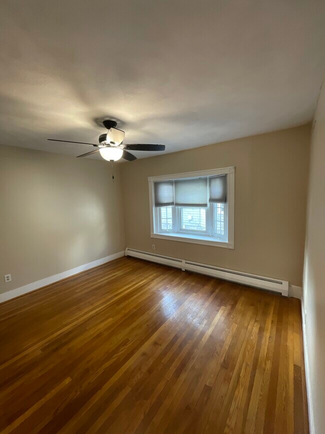 Building Photo - 27 Morris St