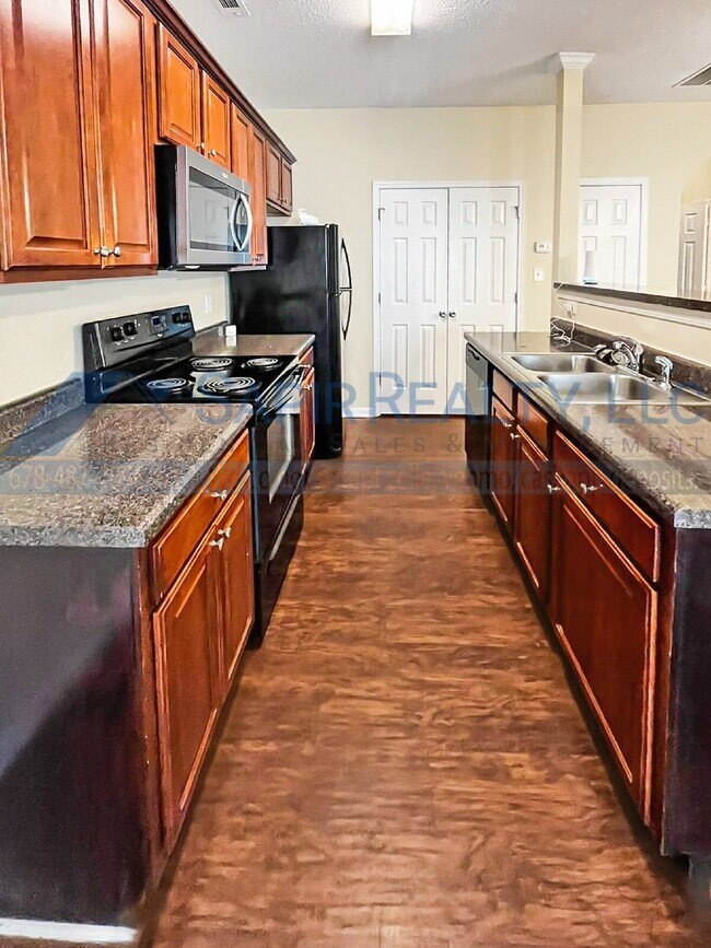 Building Photo - 4913 Sierra Way