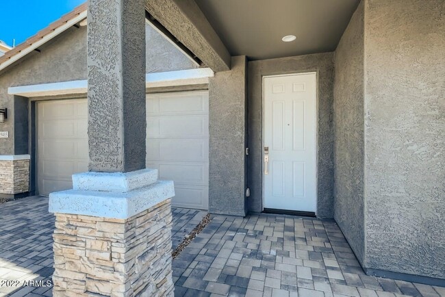Building Photo - 9405 E Saturn Ave