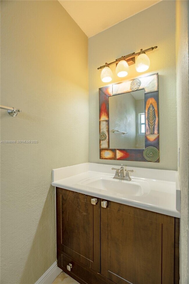 Building Photo - 120 Royal Palm Rd