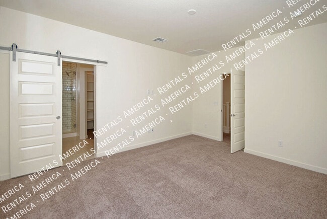 Building Photo - 2734 S Decatur Dr