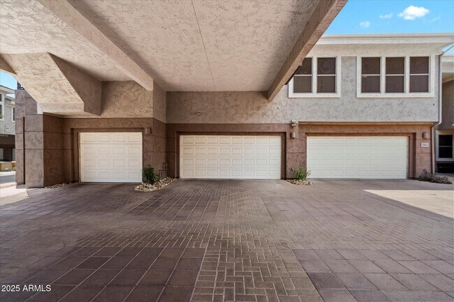 Building Photo - 15221 N Clubgate Dr