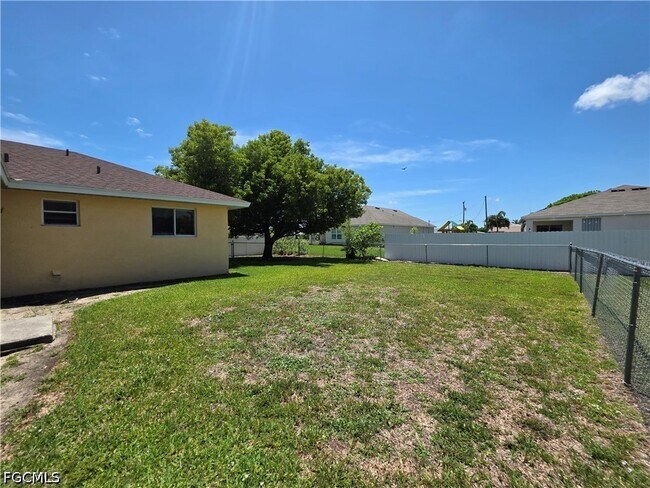Building Photo - 4614 SW 9th Pl
