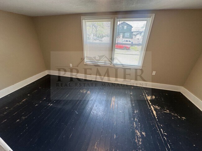 Building Photo - Rent $895 -5646 Lydia Ave, Kansas City, MO...
