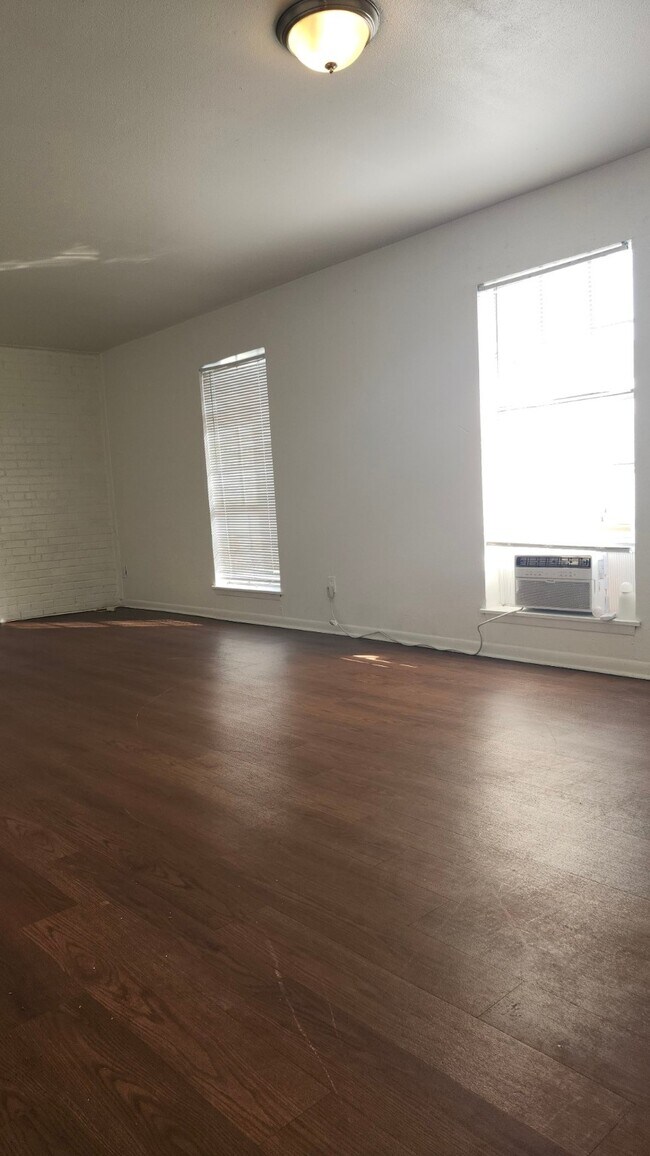 Building Photo - 105 Avondale St